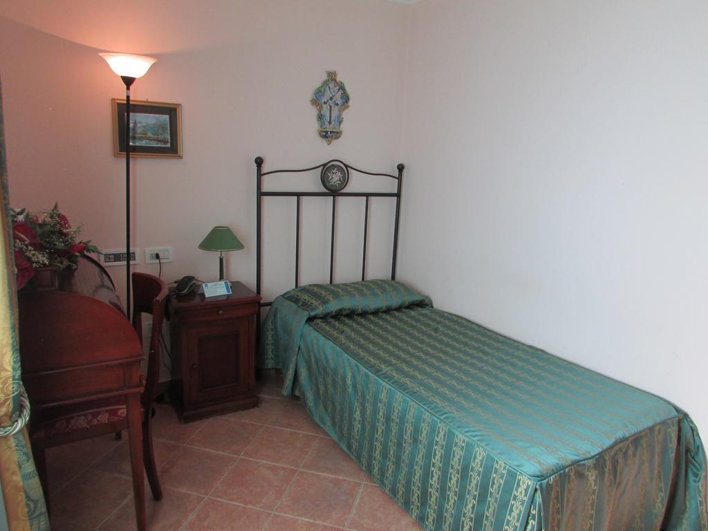 Emmaus Hotel Цафферана-Етнеа Номер фото