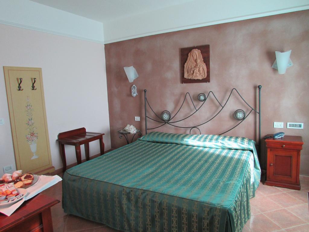 Emmaus Hotel Цафферана-Етнеа Номер фото