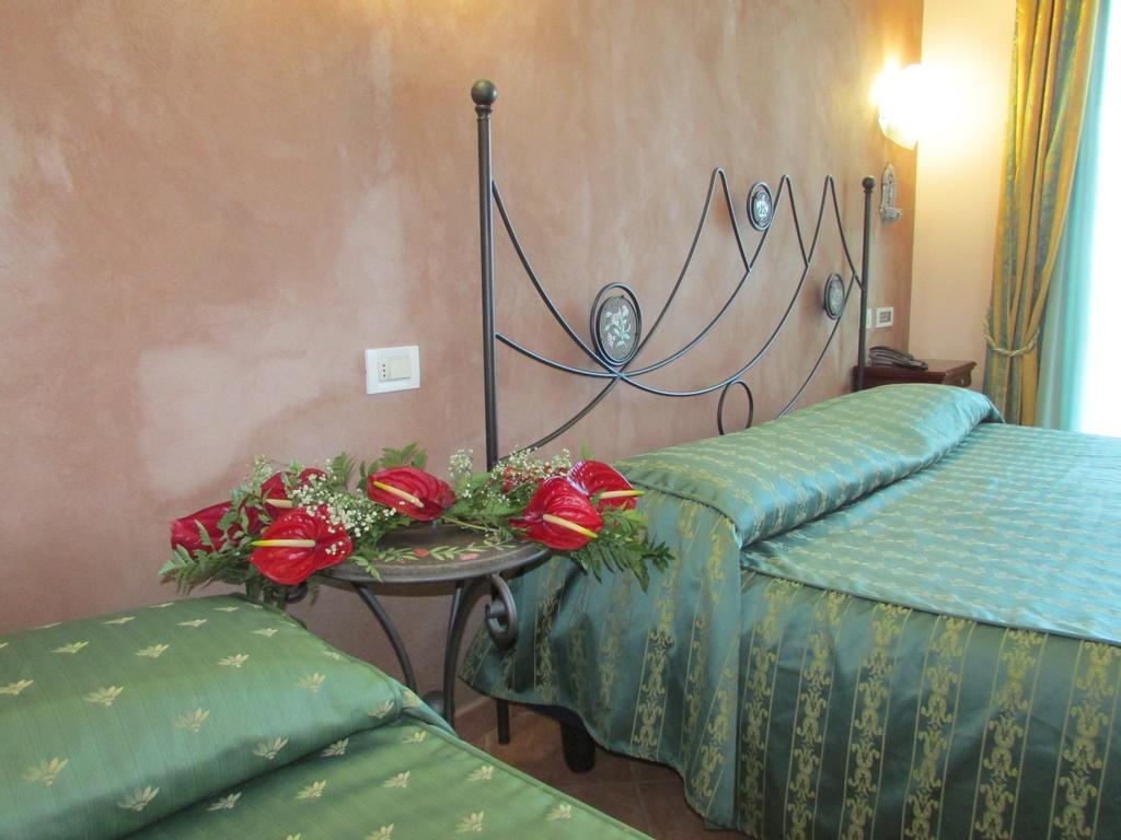 Emmaus Hotel Цафферана-Етнеа Номер фото