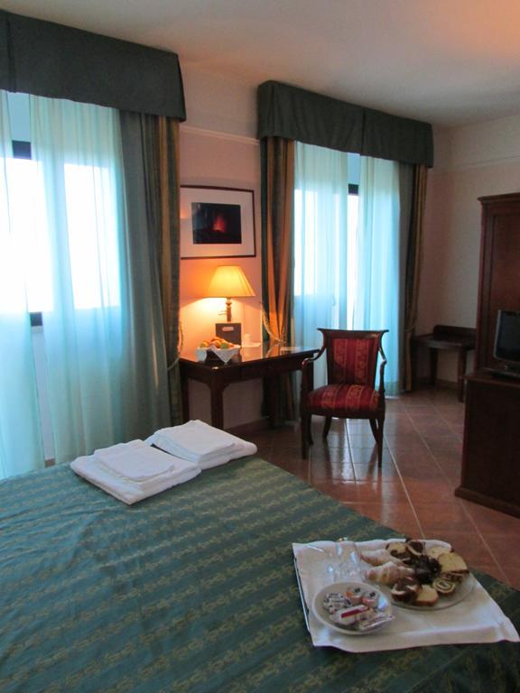 Emmaus Hotel Цафферана-Етнеа Номер фото