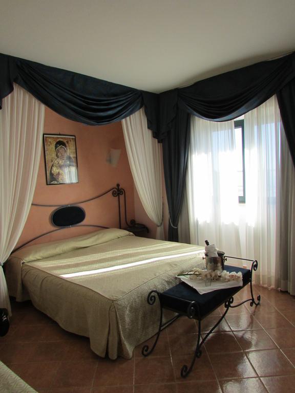 Emmaus Hotel Цафферана-Етнеа Номер фото